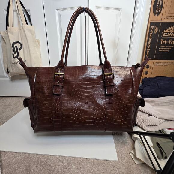 Bueno Large Overnight Leather Crocodile Print Travel Bag - Picture 3 of 12